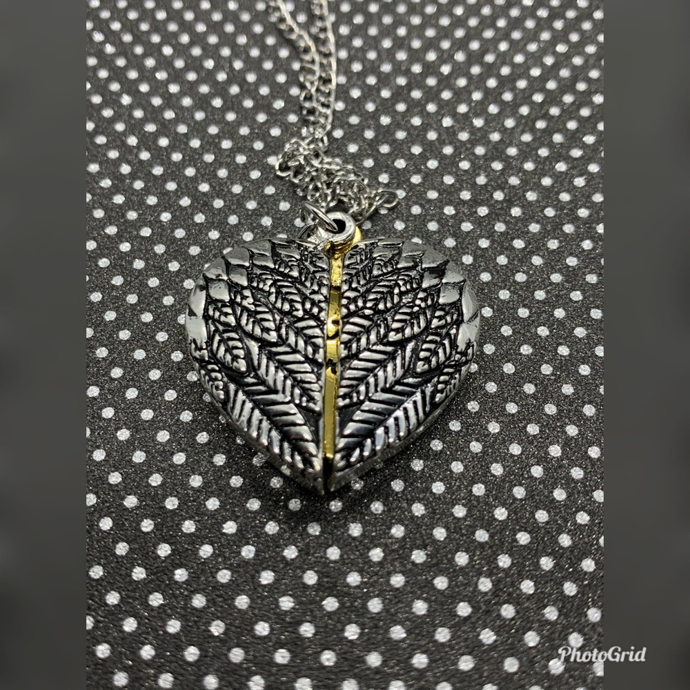 Angel Wings Heart Necklace Can Open Carving - Picture 2 of 9